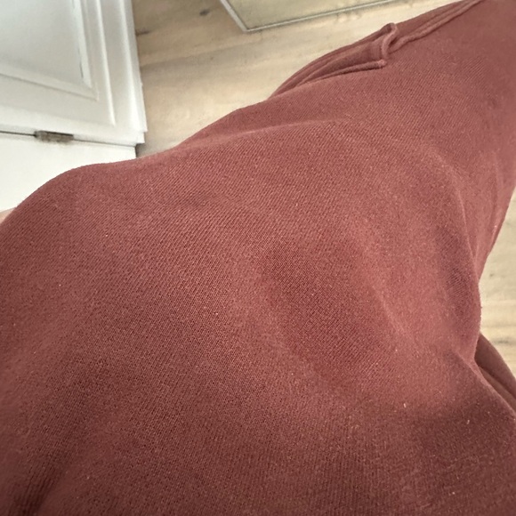 Cozy fleece mega cargo sweatpants and cropped crewneck in sumbac burgundy - Picture 3 of 3